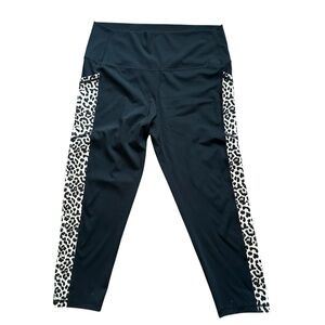 Zyia Active Black Leopard Print Side Stripe Capri Leggings Size 14-16